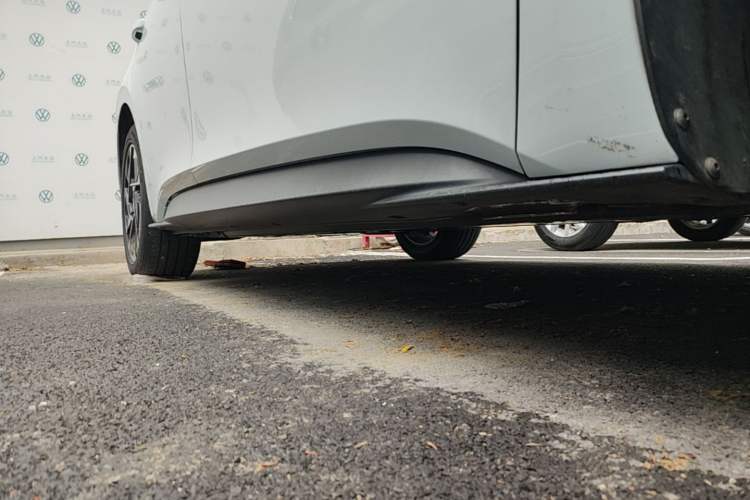 Used Volkswagen ID.3 2023 Upgraded Model Pure Intelligent Enjoyment Version Right Side Sill