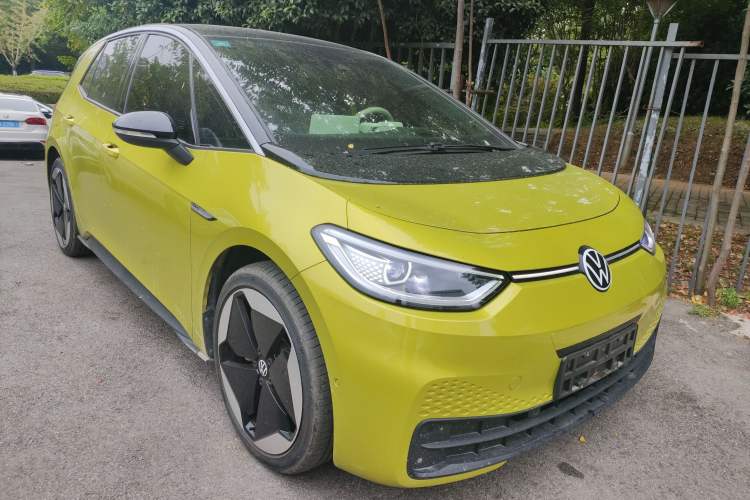 Used Volkswagen ID.3 2023 Intelligent Edition Front Right 45 Deg