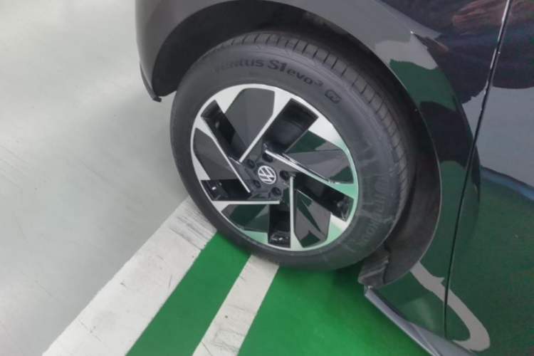 Used Volkswagen ID.3 2024 Outstanding Edition Right Rear Wheel Hub