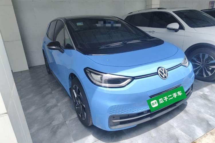 Used Volkswagen ID.3 2024 Intelligent Edition Front Right 45 Deg
