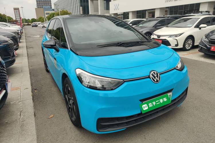 Used Volkswagen ID.3 2024 Outstanding Edition Front Right 45 Deg