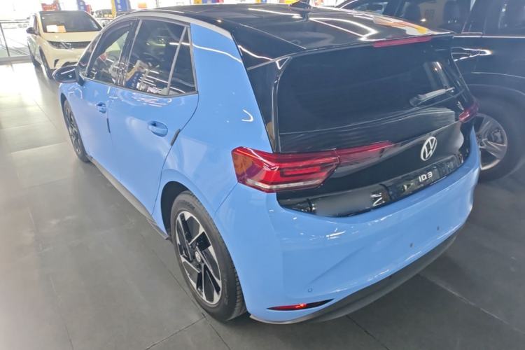 Used Volkswagen ID.3 2024 Outstanding Edition Rear Left 45 Deg