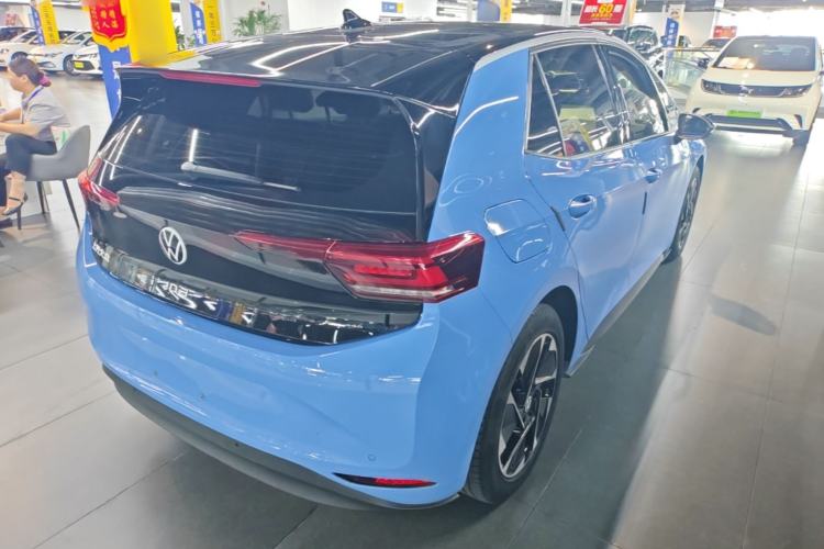 Used Volkswagen ID.3 2024 Outstanding Edition Rear Right 45 Deg