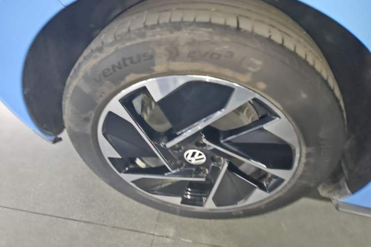 Used Volkswagen ID.3 2024 Outstanding Edition Right Rear Wheel Hub
