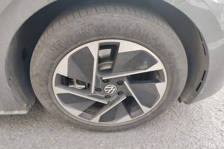 Used Volkswagen ID.3 2024 Outstanding Edition Right Front Wheel Hub
