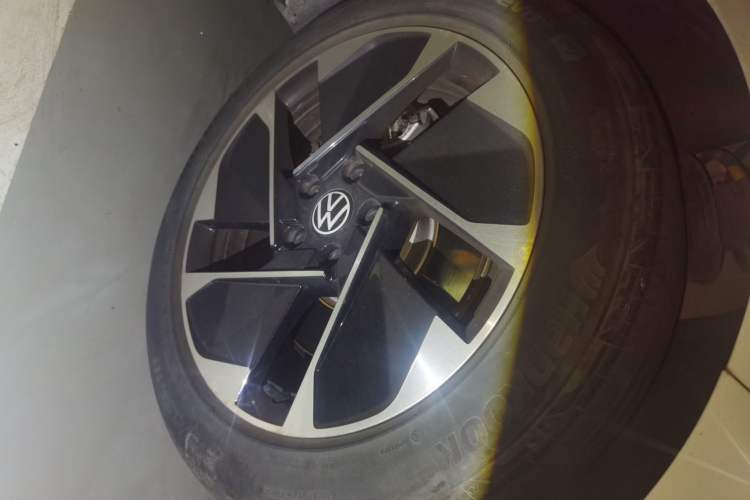Used Volkswagen ID.3 2024 Outstanding Edition Right Front Wheel Hub