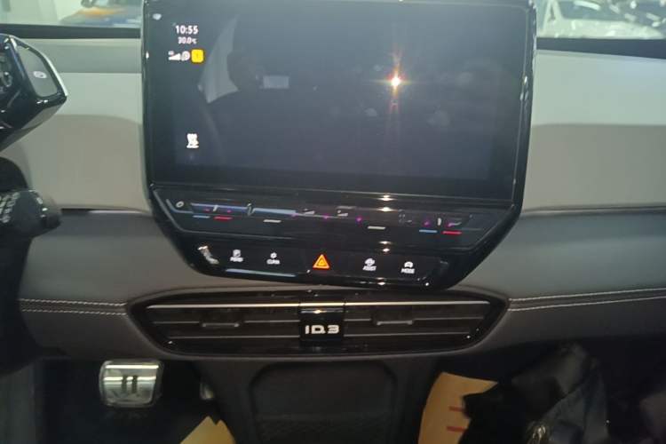 Used Volkswagen ID.3 2024 Outstanding Edition Audio And AC Panel