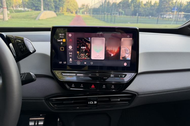 Used Volkswagen ID.3 2024 Outstanding Edition Audio And AC Panel