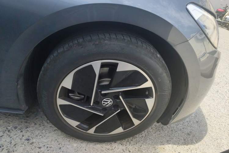 Used Volkswagen ID.3 2024 Outstanding Edition Exterior 1