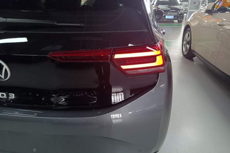 Used Volkswagen ID.3 2024 Outstanding Edition Exterior 3