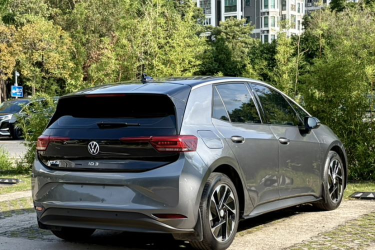 Used Volkswagen ID.3 2024 Outstanding Edition Exterior 8