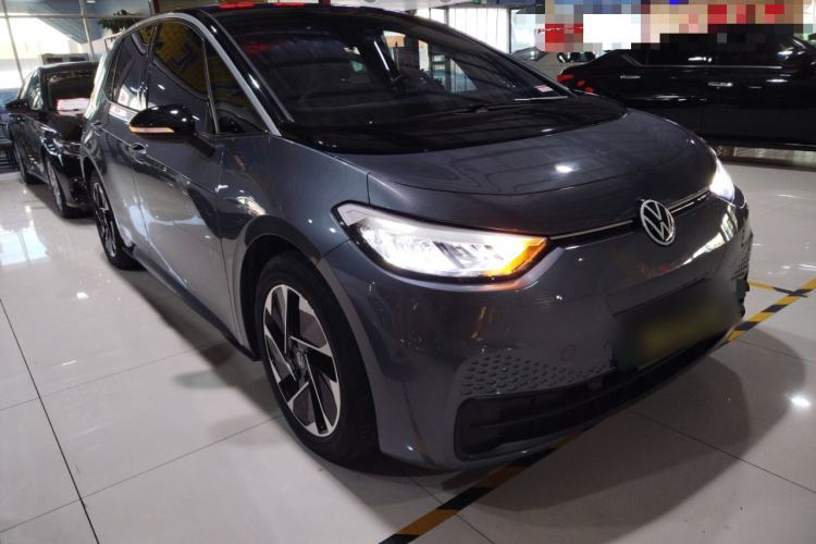 Used Volkswagen ID.3 2024 Outstanding Edition Front Right 45 Deg