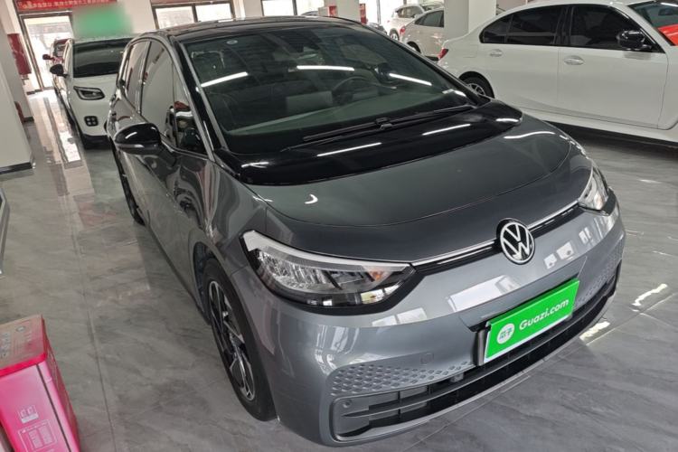 Used Volkswagen ID.3 2024 Pure & Smart Edition Front Right 45 Deg