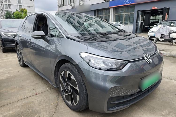 Used Volkswagen ID.3 2024 Pure & Smart Edition Front Right 45 Deg