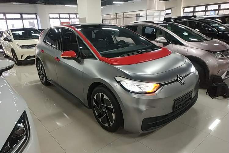 Used Volkswagen ID.3 2024 Outstanding Edition Front Right 45 Deg