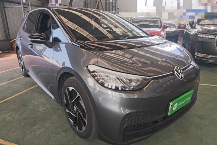 Used Volkswagen ID.3 2024 Outstanding Edition Front Right 45 Deg