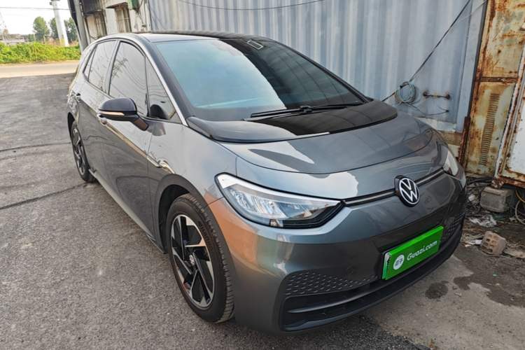 Used Volkswagen ID.3 2024 Outstanding Edition Front Right 45 Deg