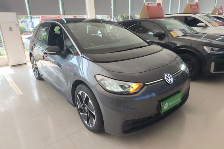 Used Volkswagen ID.3 2024 Outstanding Edition Front Right 45 Deg