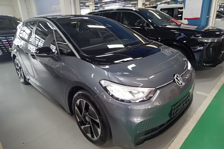 Used Volkswagen ID.3 2024 Outstanding Edition Front Right 45 Deg