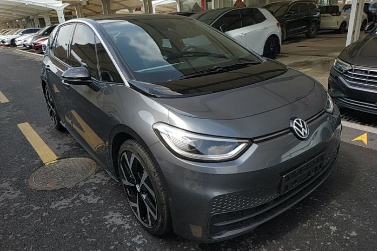Used Volkswagen ID.3 2024 Intelligent Edition Front Right 45 Deg
