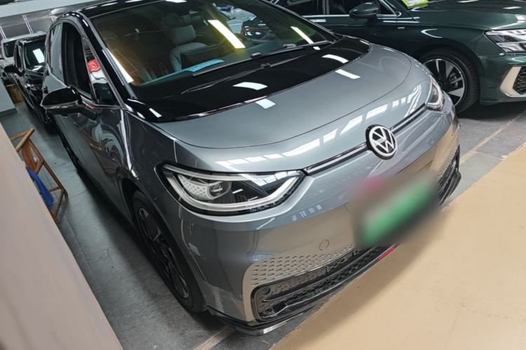 Used Volkswagen ID.3 2024 Intelligent Edition Front Right 45 Deg