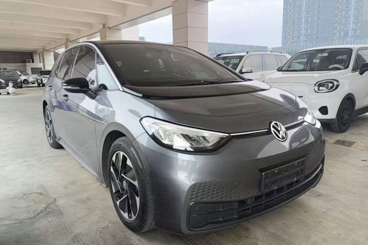 Used Volkswagen ID.3 2024 Pure & Smart Edition Front Right 45 Deg