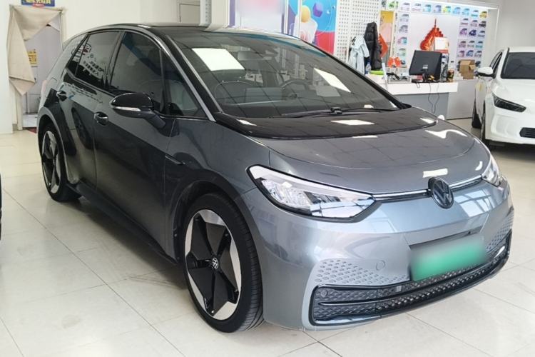 Used Volkswagen ID.3 2024 Outstanding Edition Front Right 45 Deg