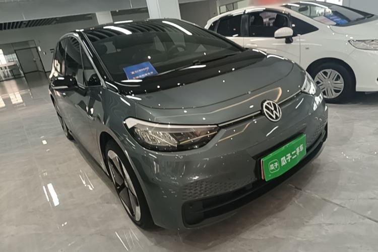Used Volkswagen ID.3 2024 Outstanding Edition Front Right 45 Deg