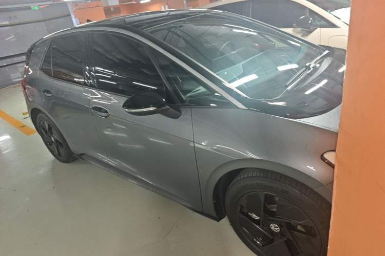 Used Volkswagen ID.3 2024 Outstanding Edition Front Right 45 Deg