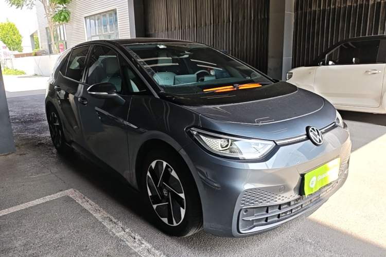 Used Volkswagen ID.3 2024 Intelligent Edition Front Right 45 Deg