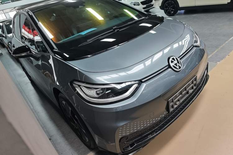 Used Volkswagen ID.3 2024 Intelligent Edition Front Right 45 Deg