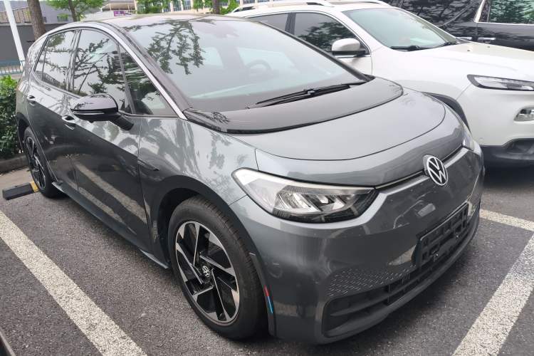 Used Volkswagen ID.3 2024 Outstanding Edition Front Right 45 Deg