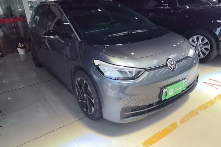 Used Volkswagen ID.3 2024 Pure & Smart Edition Front Right 45 Deg