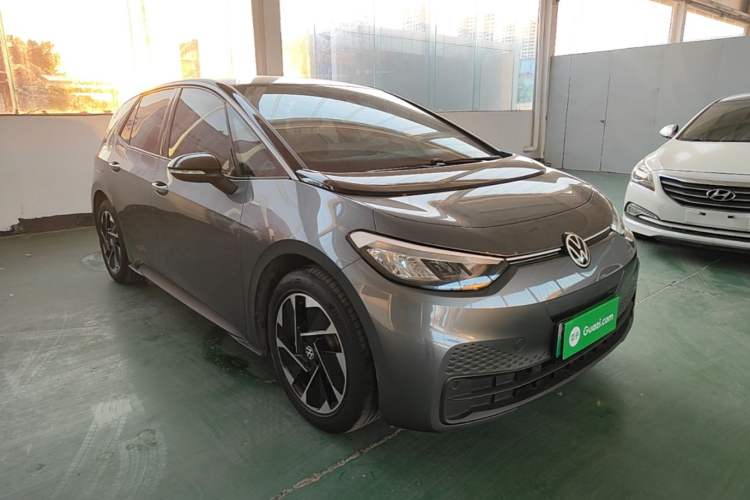 Used Volkswagen ID.3 2024 Pure & Smart Edition Front Right 45 Deg