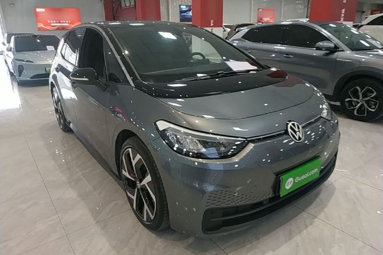 Used Volkswagen ID.3 2024 Outstanding Edition Front Right 45 Deg