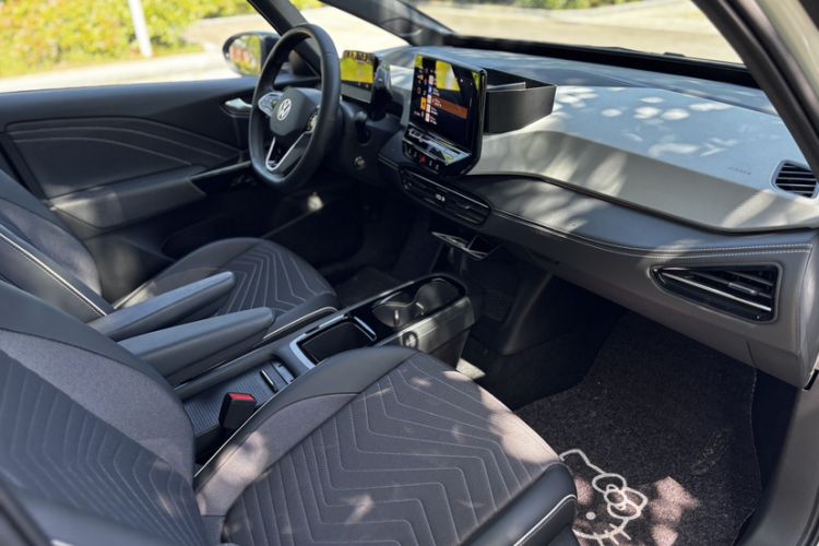 Used Volkswagen ID.3 2024 Outstanding Edition Interior 5
