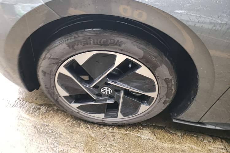 Used Volkswagen ID.3 2024 Outstanding Edition Left Front Wheel Hub