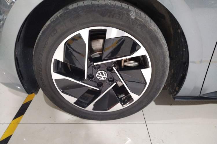 Used Volkswagen ID.3 2024 Outstanding Edition Left Front Wheel Hub