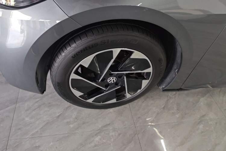 Used Volkswagen ID.3 2024 Pure & Smart Edition Left Front Wheel Hub