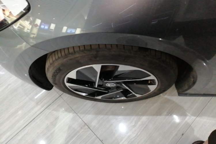 Used Volkswagen ID.3 2024 Pure & Smart Edition Left Front Wheel Hub
