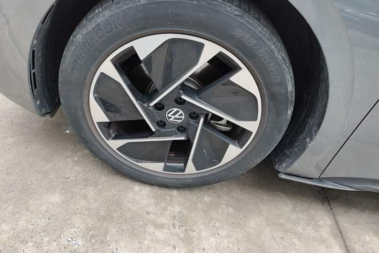 Used Volkswagen ID.3 2024 Pure & Smart Edition Left Front Wheel Hub