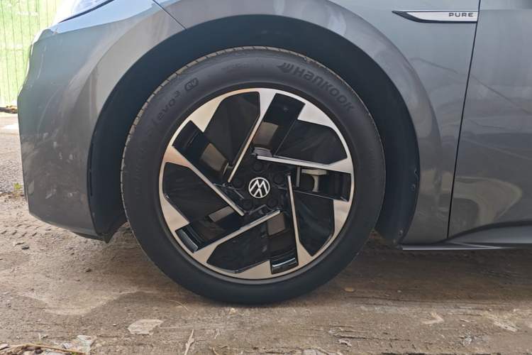 Used Volkswagen ID.3 2024 Outstanding Edition Left Front Wheel Hub