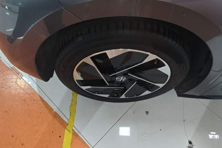 Used Volkswagen ID.3 2024 Pure & Smart Edition Left Front Wheel Hub