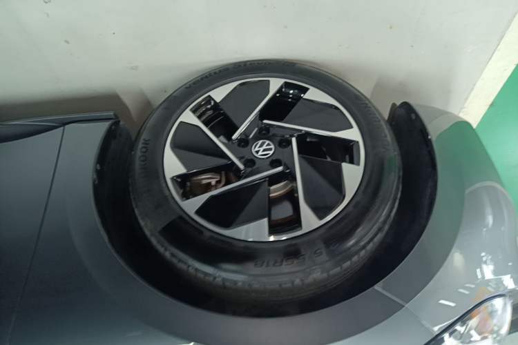 Used Volkswagen ID.3 2024 Outstanding Edition Left Front Wheel Hub