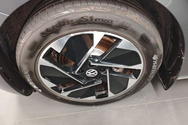 Used Volkswagen ID.3 2024 Outstanding Edition Left Front Wheel Hub