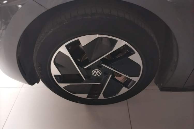 Used Volkswagen ID.3 2024 Outstanding Edition Left Front Wheel Hub