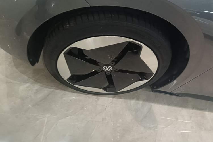 Used Volkswagen ID.3 2024 Outstanding Edition Left Front Wheel Hub