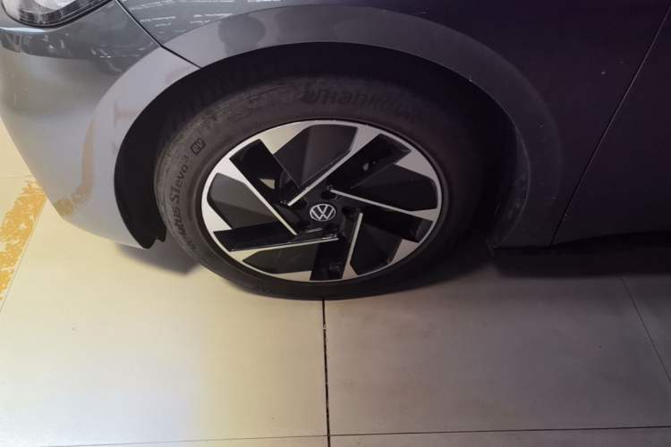 Used Volkswagen ID.3 2024 Pure & Smart Edition Left Front Wheel Hub
