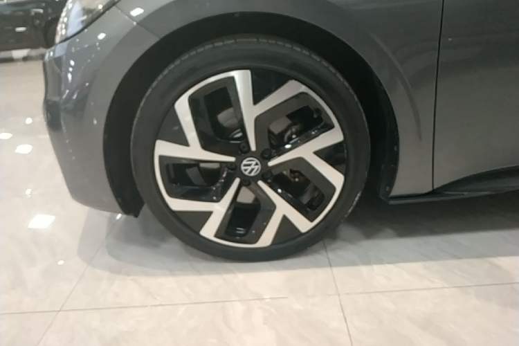 Used Volkswagen ID.3 2024 Outstanding Edition Left Front Wheel Hub