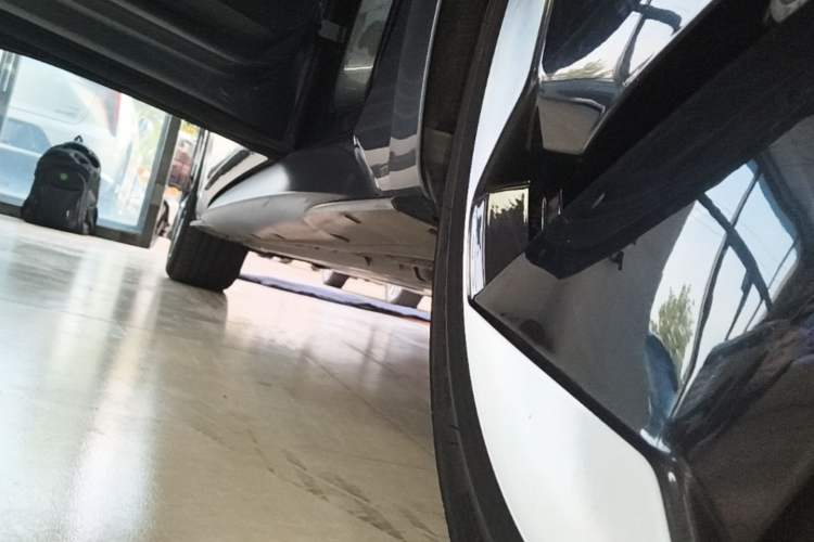 Used Volkswagen ID.3 2024 Outstanding Edition Left Side Sill